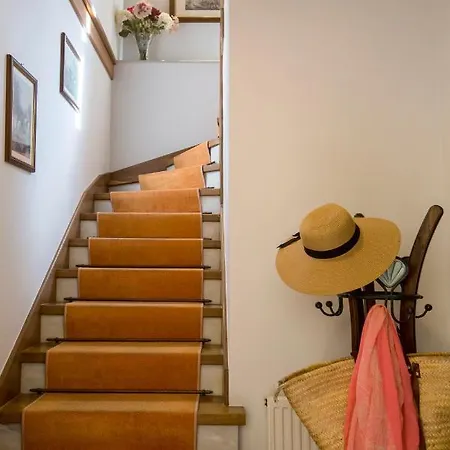 Stylish Old Town Apartment *