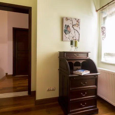 Stylish Old Town Apartment *