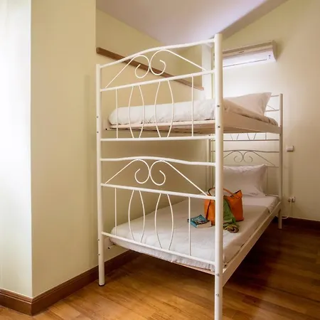 Stylish Old Town Apartment *