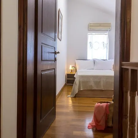 Stylish Old Town Apartment *